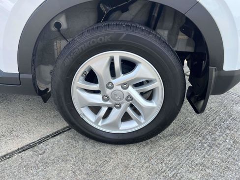 Certified 2025 Hyundai Venue SE FWD image 9