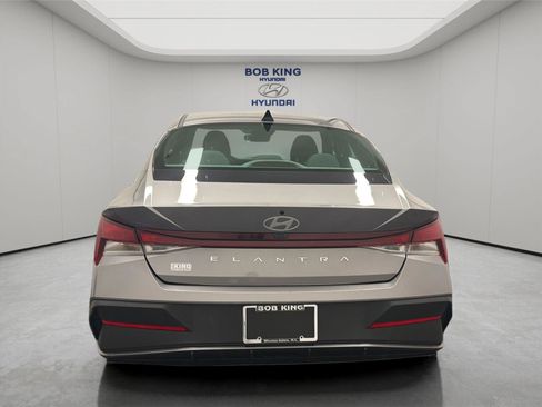 Certified 2024 Hyundai Elantra SEL FWD image 4
