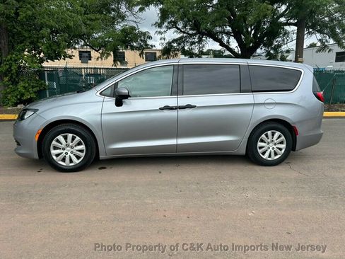 Used 2020 Chrysler Voyager L FWD image 16