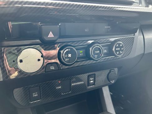 Used 2018 Toyota Tacoma SR5 RWD image 35