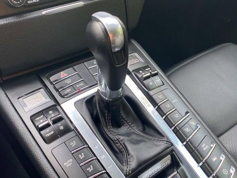 Used 2018 Porsche Macan AWD/4WD image 29
