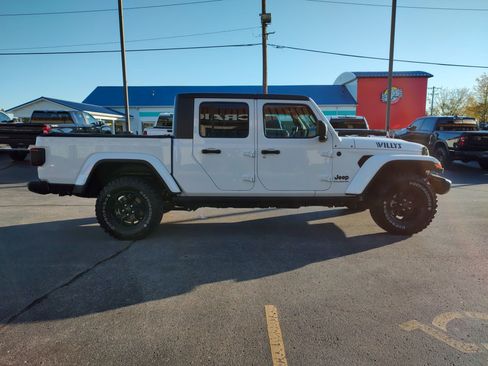 Used 2024 Jeep Gladiator Sport image 30