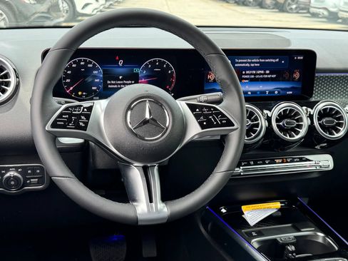 Used 2025 Mercedes-Benz GLB 250 image 26