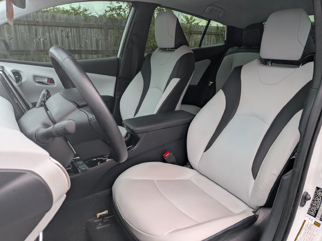 Used 2022 Toyota Prius Limited w/ Premium Convenience Package FWD image 14