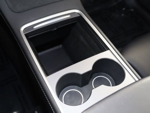 Used 2022 Tesla Model Y Performance image 30