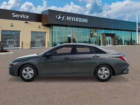 New 2026 Hyundai Elantra SE FWD image 3