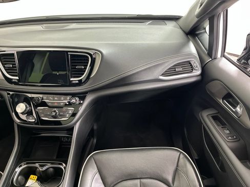Used 2024 Chrysler Pacifica Limited w/ S Appearance Package FWD image 21