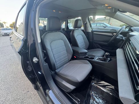 Used 2025 Volkswagen Jetta SE image 36