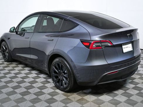 Used 2022 Tesla Model Y Long Range AWD/4WD image 27
