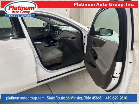 Used 2022 Chevrolet Malibu LT FWD image 33