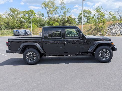 New 2026 Jeep Gladiator Sport AWD/4WD image 4