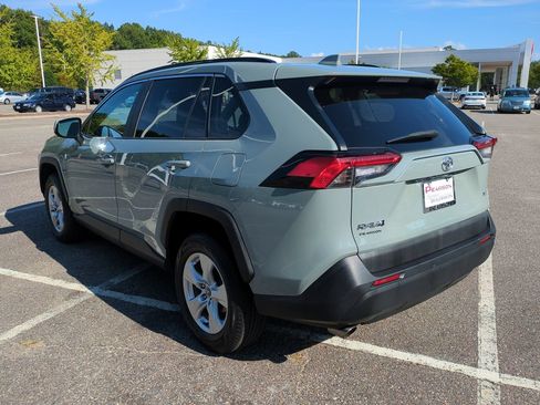 Used 2020 Toyota RAV4 XLE FWD image 6