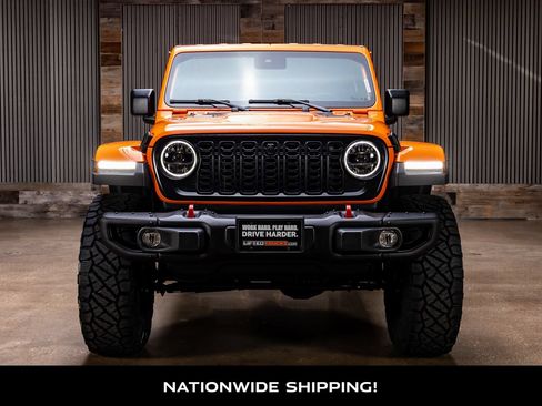 Used 2025 Jeep Wrangler Unlimited Rubicon AWD/4WD image 4