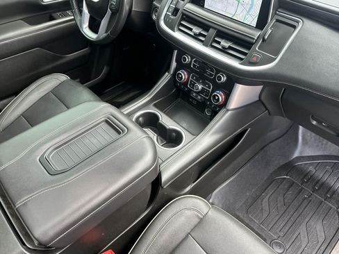 Used 2022 GMC Yukon XL SLT w/ SLT Premium Package AWD/4WD image 18