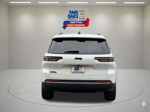 New 2025 Jeep Grand Cherokee L Laredo image 7