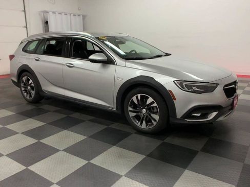 Used 2019 Buick Regal Preferred w/ Sights and Sounds Package AWD/4WD image 2