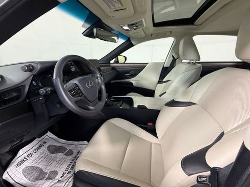 Certified 2025 Lexus ES 300h w/ Premium Package image 15