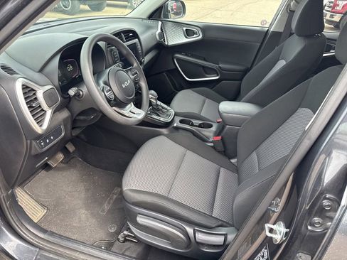 Used 2024 Kia Soul LX w/ Option Group 015 FWD image 8