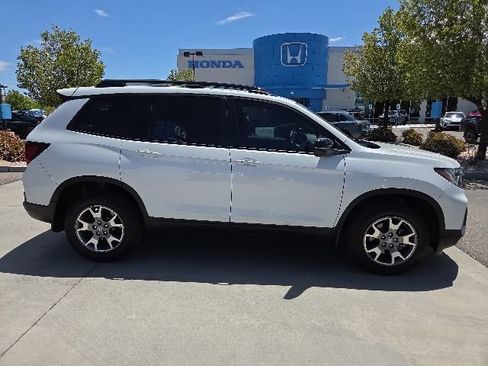 Certified 2022 Honda Passport TrailSport image 5