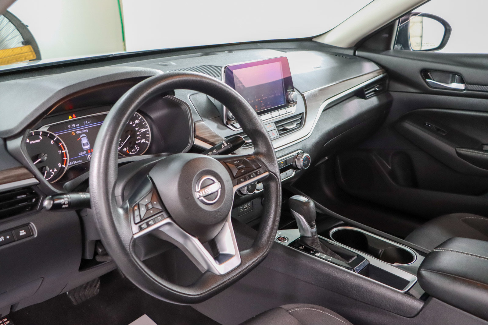 Used 2024 Nissan Altima 2.5 SV FWD image 22