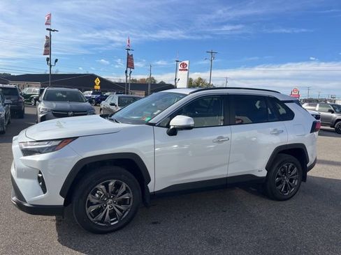 Used 2025 Toyota RAV4 Limited image 8