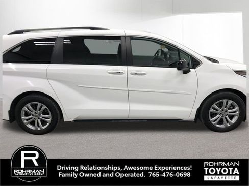 Used 2023 Toyota Sienna XSE w/ XSE Plus Package AWD/4WD image 9
