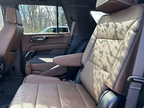 Used 2025 Chevrolet Tahoe High Country AWD/4WD image 19