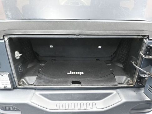 Used 2017 Jeep Wrangler Rubicon image 42