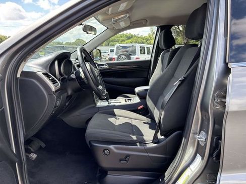 Used 2012 Jeep Grand Cherokee Laredo image 3