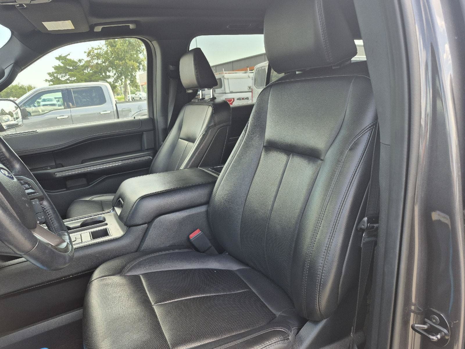 Used 2021 Ford Expedition Max XLT RWD image 2