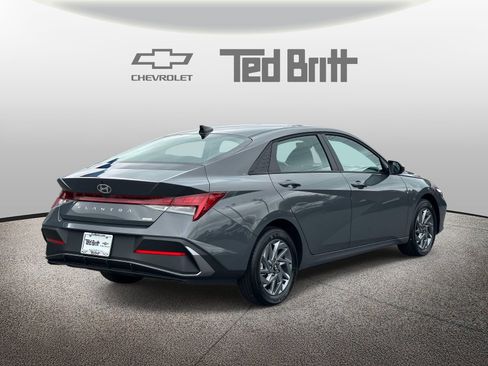 Used 2026 Hyundai Elantra Hybrid FWD image 4