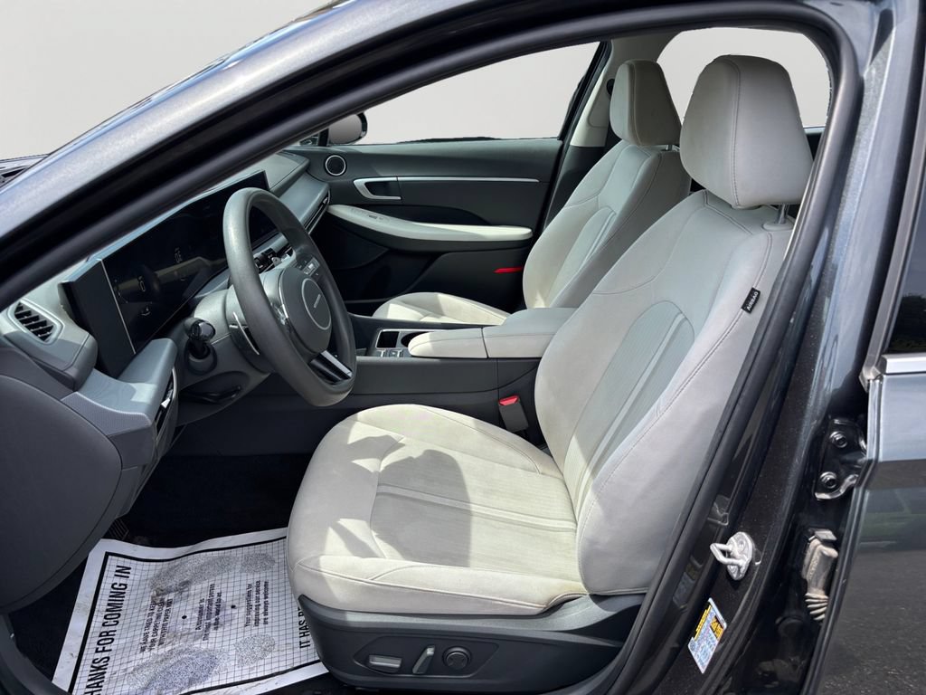 Used 2025 Hyundai Sonata SEL FWD image 24