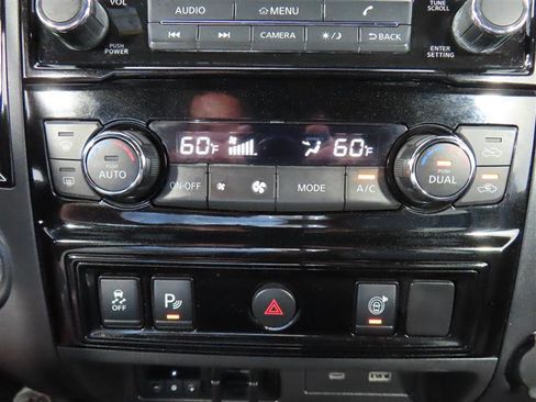 Used 2023 Nissan Titan SV w/ SV Convenience Package image 26