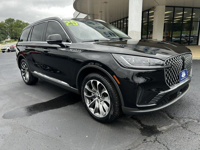 Used 2025 Lincoln Aviator Reserve w/ Illumination Package AWD/4WD image 2