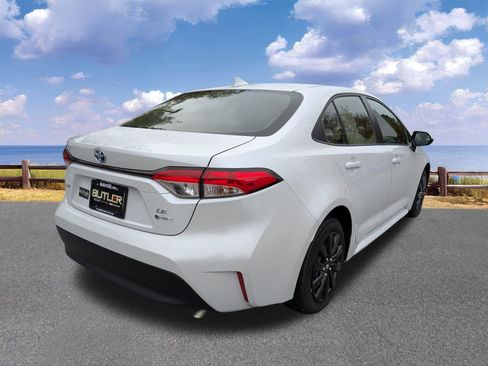Used 2025 Toyota Corolla LE image 6