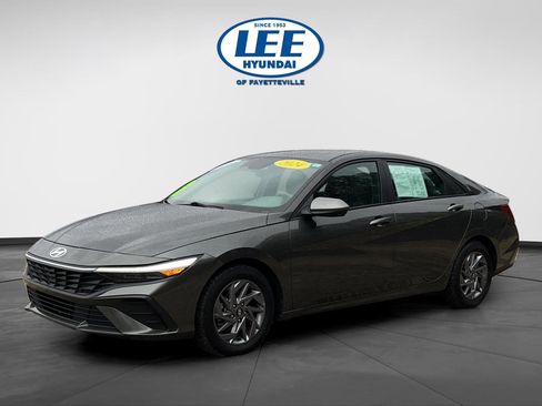 Certified 2024 Hyundai Elantra SEL image 8