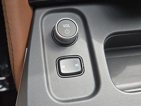 Used 2025 Acura MDX SH-AWD w/ Advance Package image 30