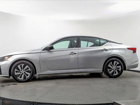 Used 2024 Nissan Altima 2.5 S image 3