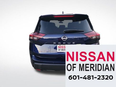 Used 2024 Nissan Rogue SV image 4