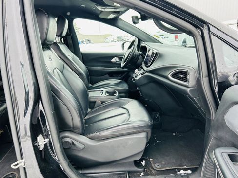 Used 2023 Chrysler Pacifica Touring-L w/ S Appearance Package image 33