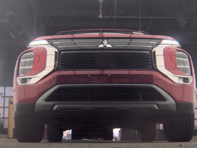 Used 2025 Mitsubishi Outlander SE AWD/4WD image 4