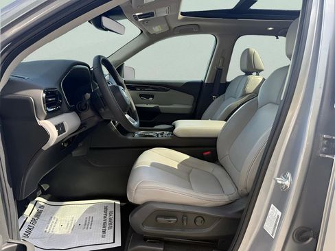 Certified 2023 Honda Pilot Touring image 9