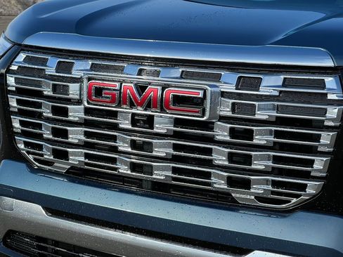 New 2026 GMC Terrain Denali w/ LPO, Floor Liner Package image 40