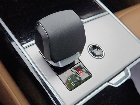 Used 2024 Land Rover Range Rover Long Wheelbase SE image 14