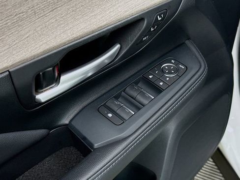 Used 2024 Toyota Grand Highlander Limited image 18