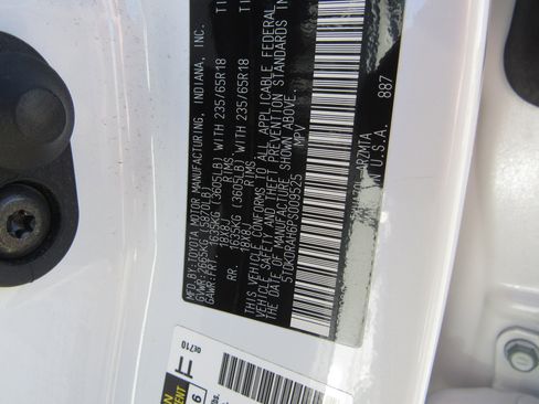 Used 2023 Toyota Highlander L image 30