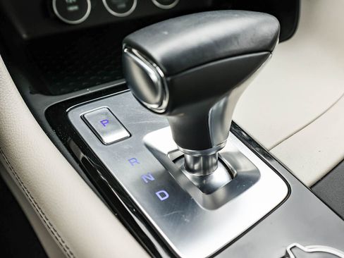 Used 2025 Genesis G70 2.5T AWD/4WD image 25