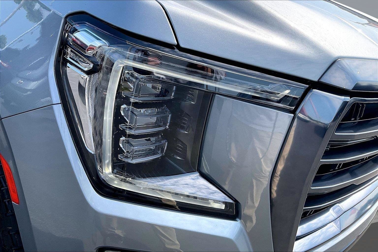 Used 2024 GMC Yukon AT4 w/ AT4 Premium Plus Package AWD/4WD image 31