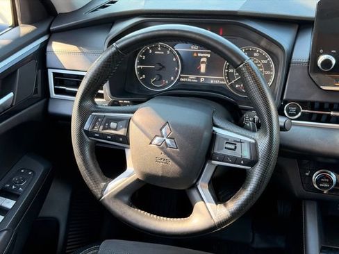 Used 2024 Mitsubishi Outlander SE AWD/4WD image 17