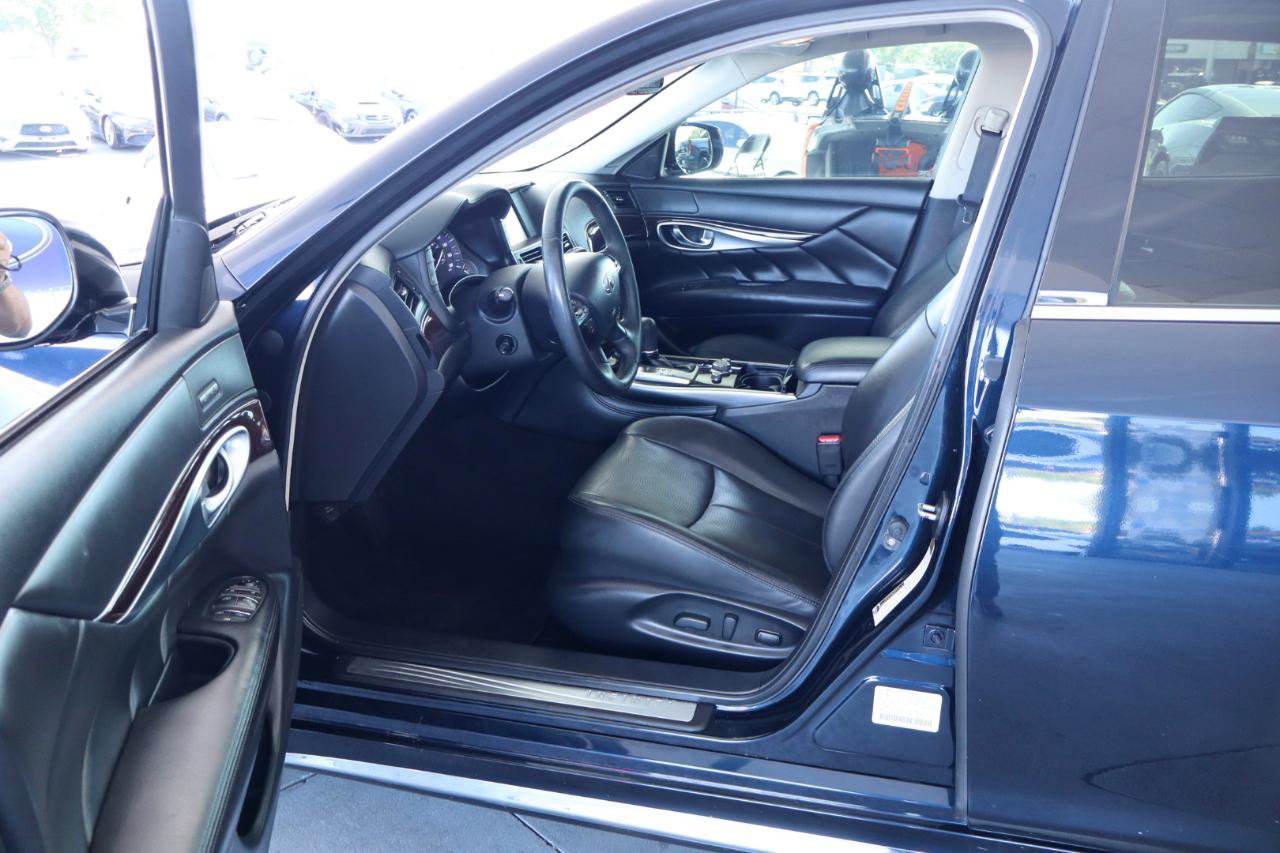 Used 2017 INFINITI Q70 L 3.7 AWD/4WD image 14